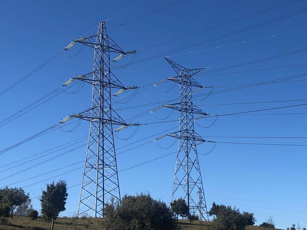 avoiding-birds-on-power-towers