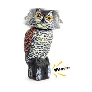 Búho Espantapájaros - Cabeza Giratoria y Sonidos está diseñado para asustar y alejar a los pájaros de tu terraza, patio o tejado